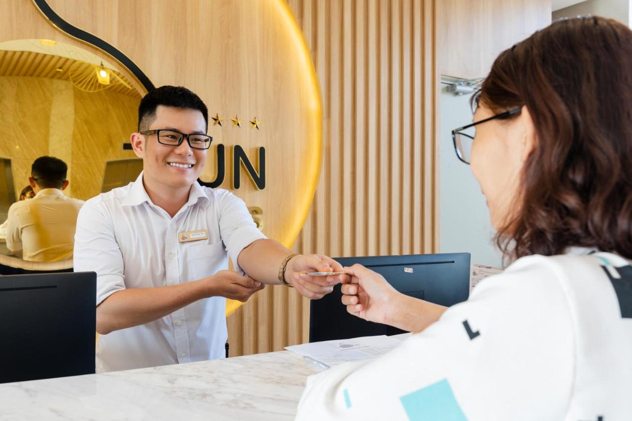 Nhân viên thân thiện, nhiệt tình tại Sun Kiss Hotel